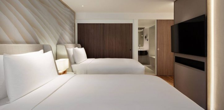 family-1-bedroom-suite-twin-bed