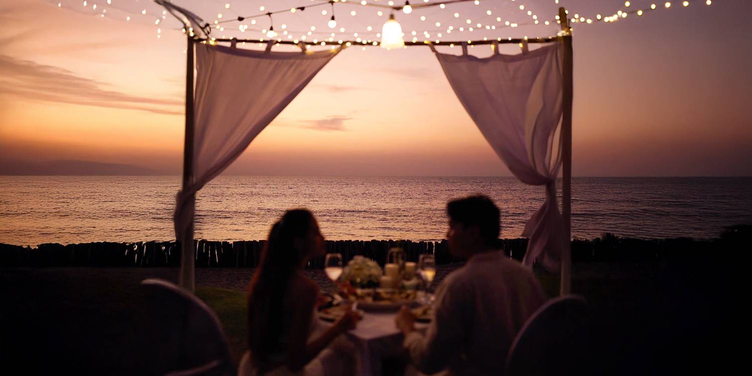 ROMANTIC DINNER BY THE SEA