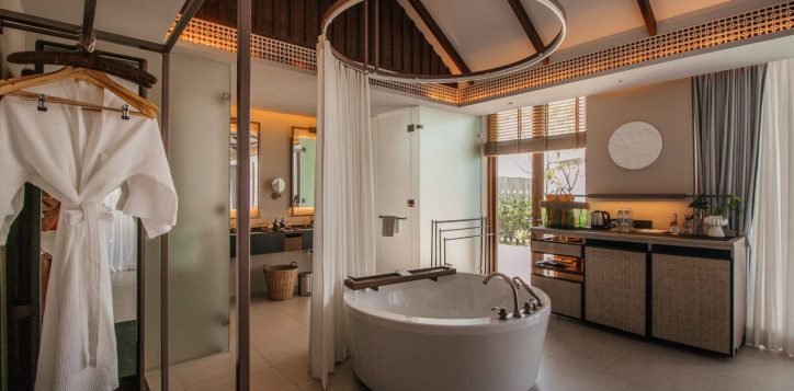 one-bedroom-beachfront-pool-villa