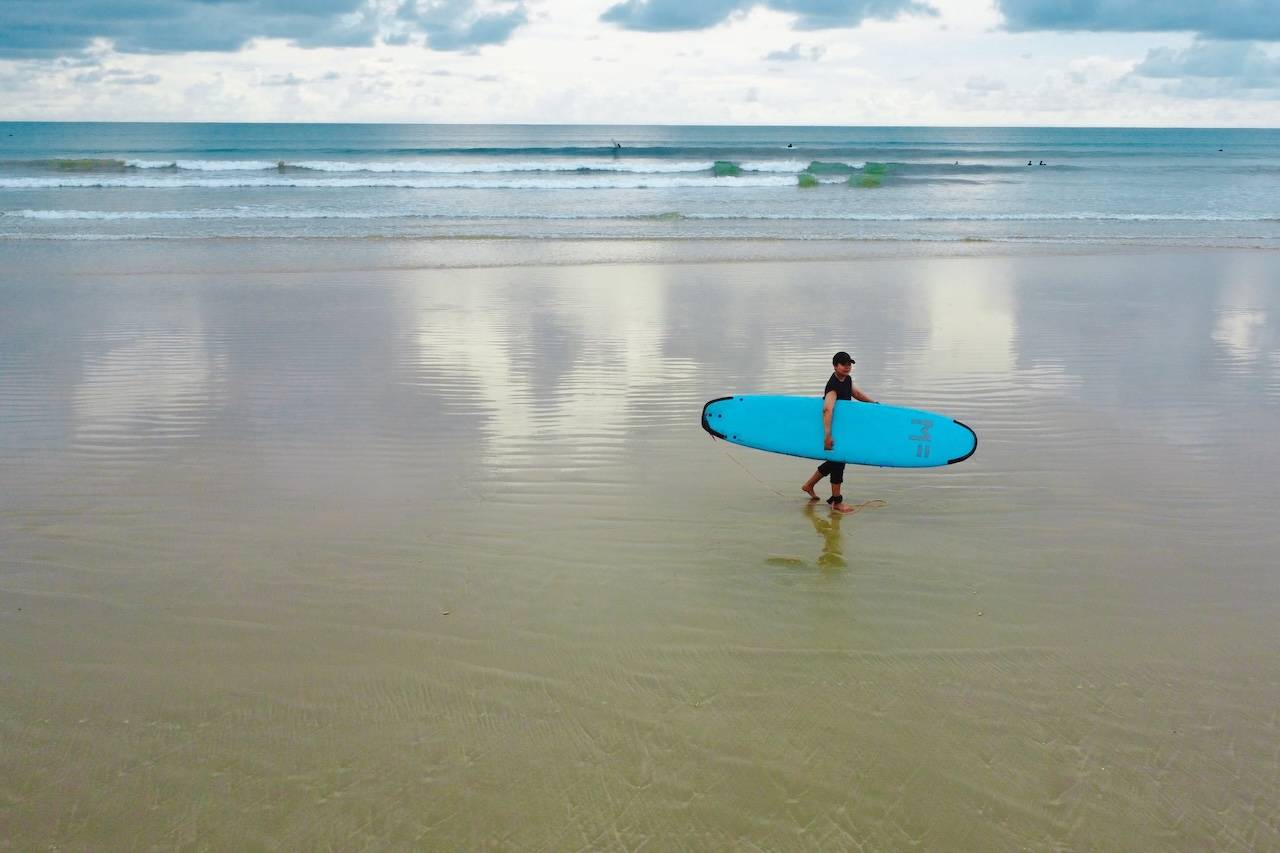 khao lak surf season