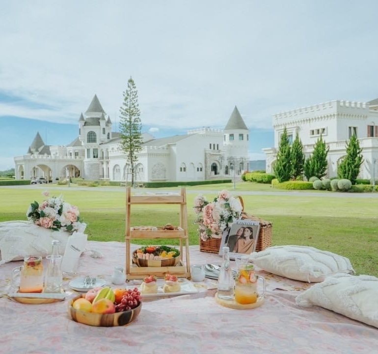 picnic-in-the-garden