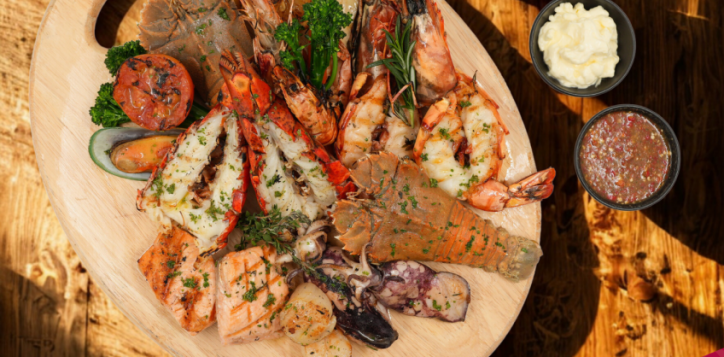 seafood-platter-with-dolce-amarone-sparkling-wine-master