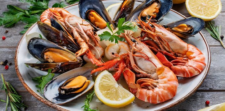 seafood-plate-with-shrimps-mussels-lobsters-served-with-lemon-ai-generated-1