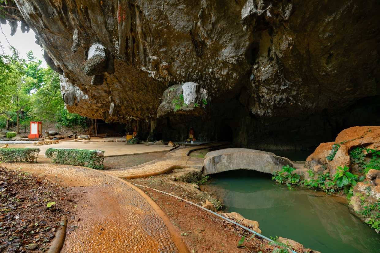 Tham Phung Chang Cave