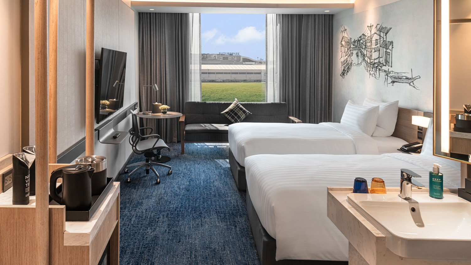 4 stars Hotel Near Thammasat University Rangsit