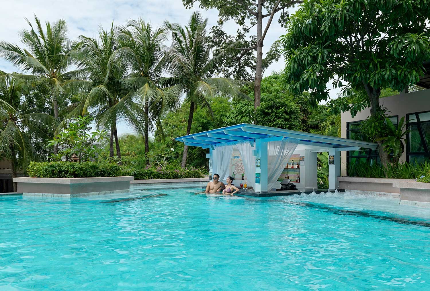 zing-swim-up-pool-bar