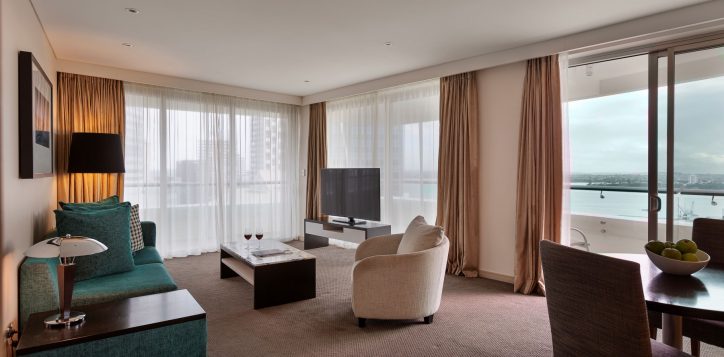 lr-one-bedroom-deluxe-apartment-lounge-skb