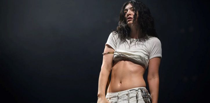 lorde-glastonbury-06-27-2025-billboard-1548