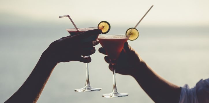 romantic-couple-enjoy-sunset-in-restaurant-on-the-beach-drinking-cocktails