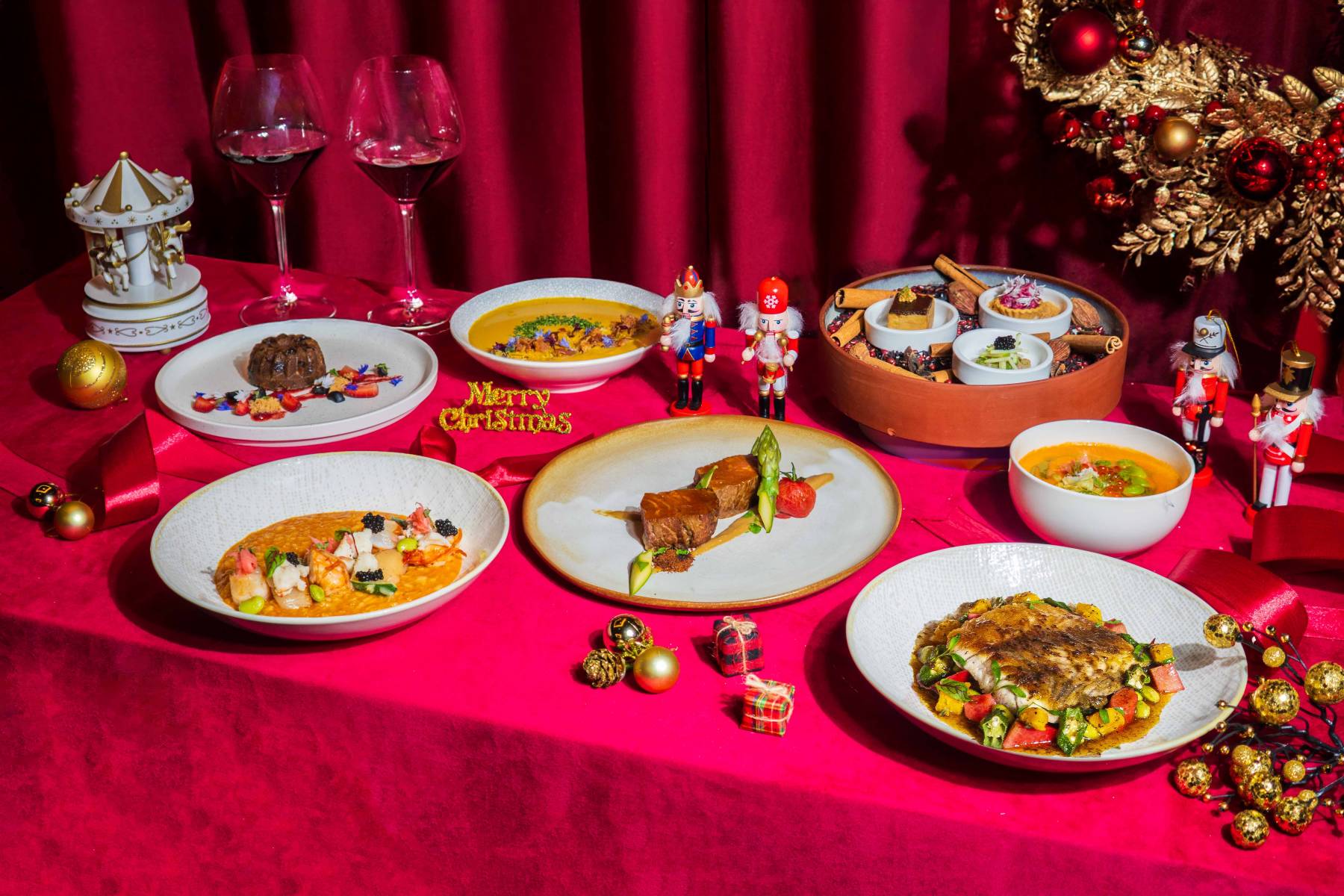 AN ENCHANTING CHRISTMAS SOIREE