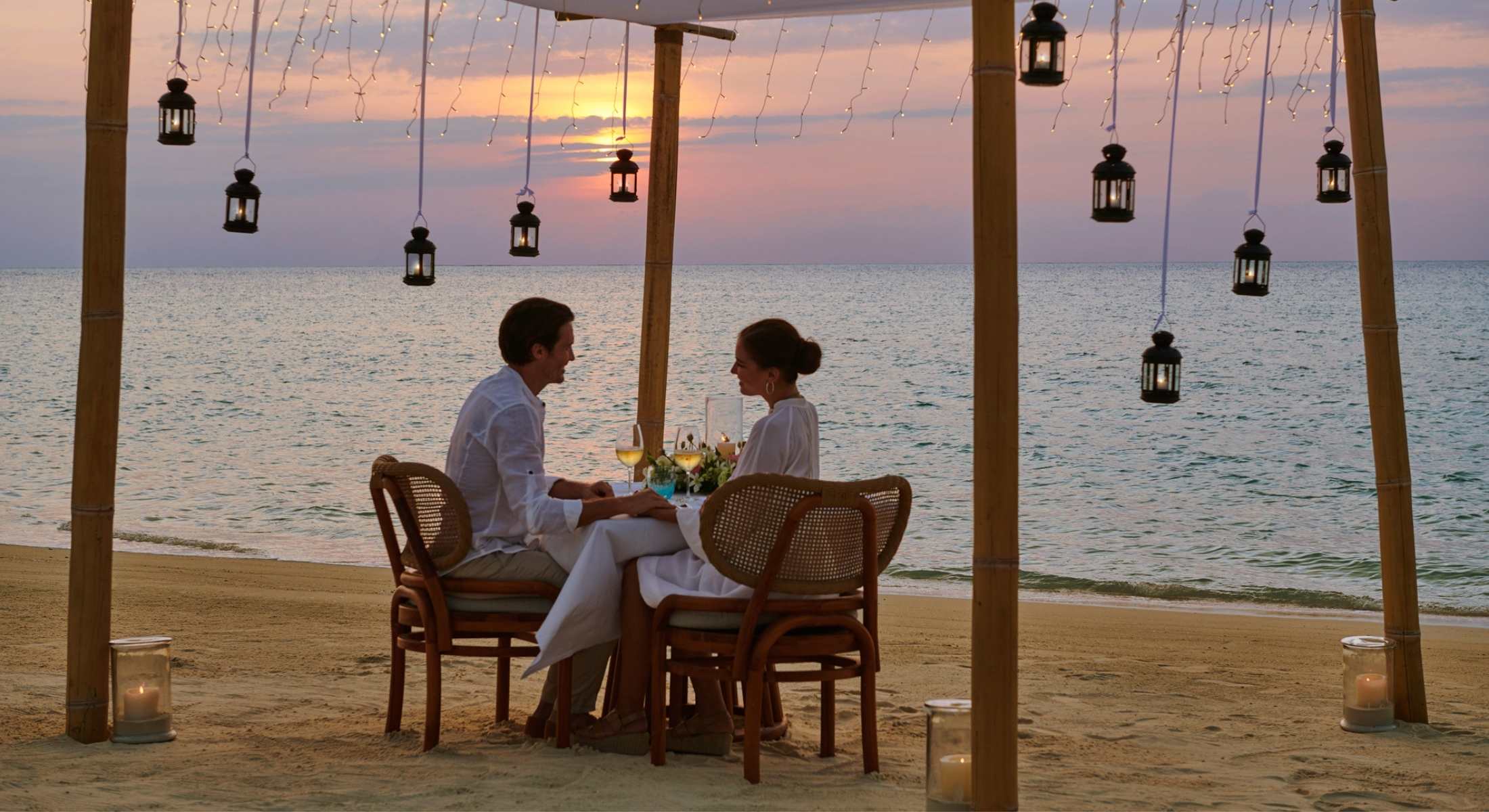 Luxury-Beach-Dining-Maldives-Resort-Fairmont