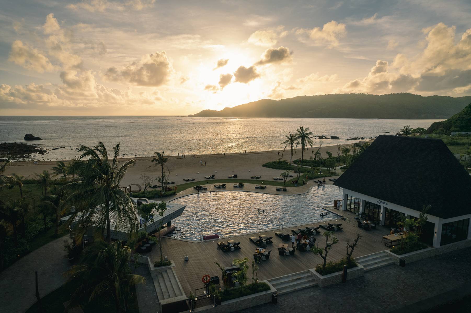 MANDALIKA SUNSET EXPERIENCE