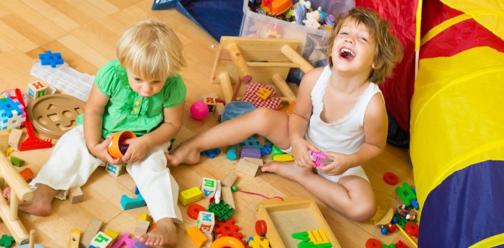 children-playing-with-blocks-2