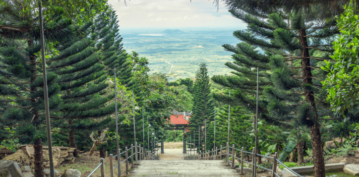 trek-to-ta-cu-mountain-1