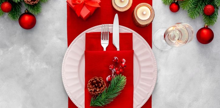 table-setting-with-decorations-new-year1200x800