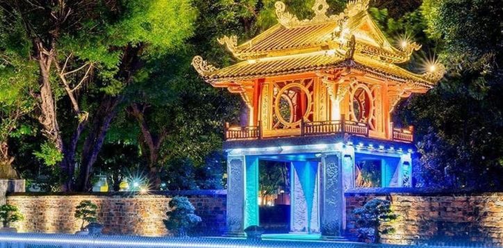 night-tour-of-hanois-temple-of-literature-hanoi-local-tour