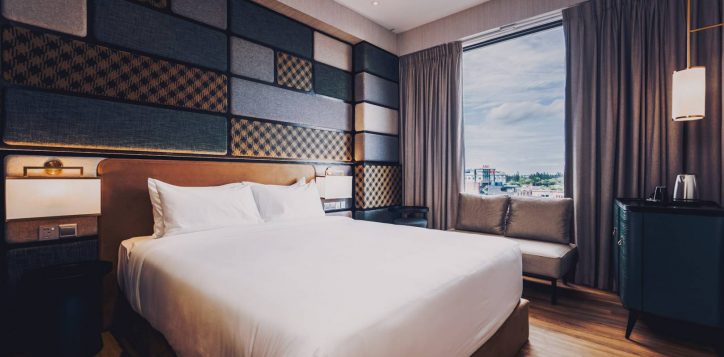 deluxe-room-with-1-king-bed1-1