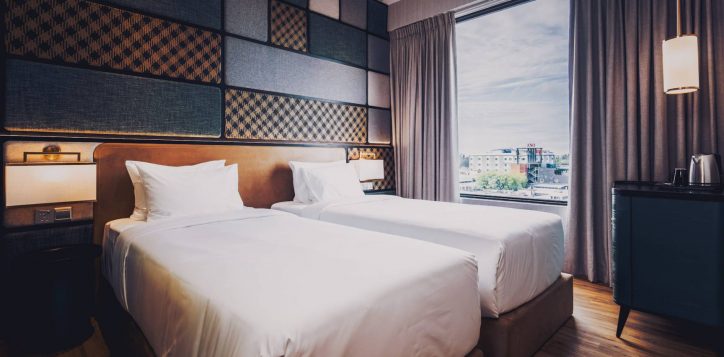 deluxe-room-with-2-single-beds-2