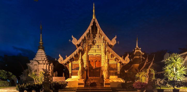 wat-chedi-luang-temple-at-sunset-chiang-mai-thailand