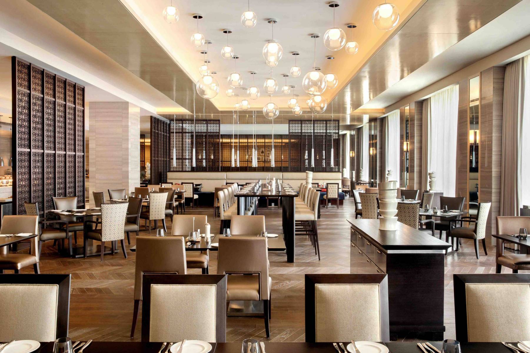 spectrum-restaurant-dining-area Buffet Brunch Restaurant Jakarta