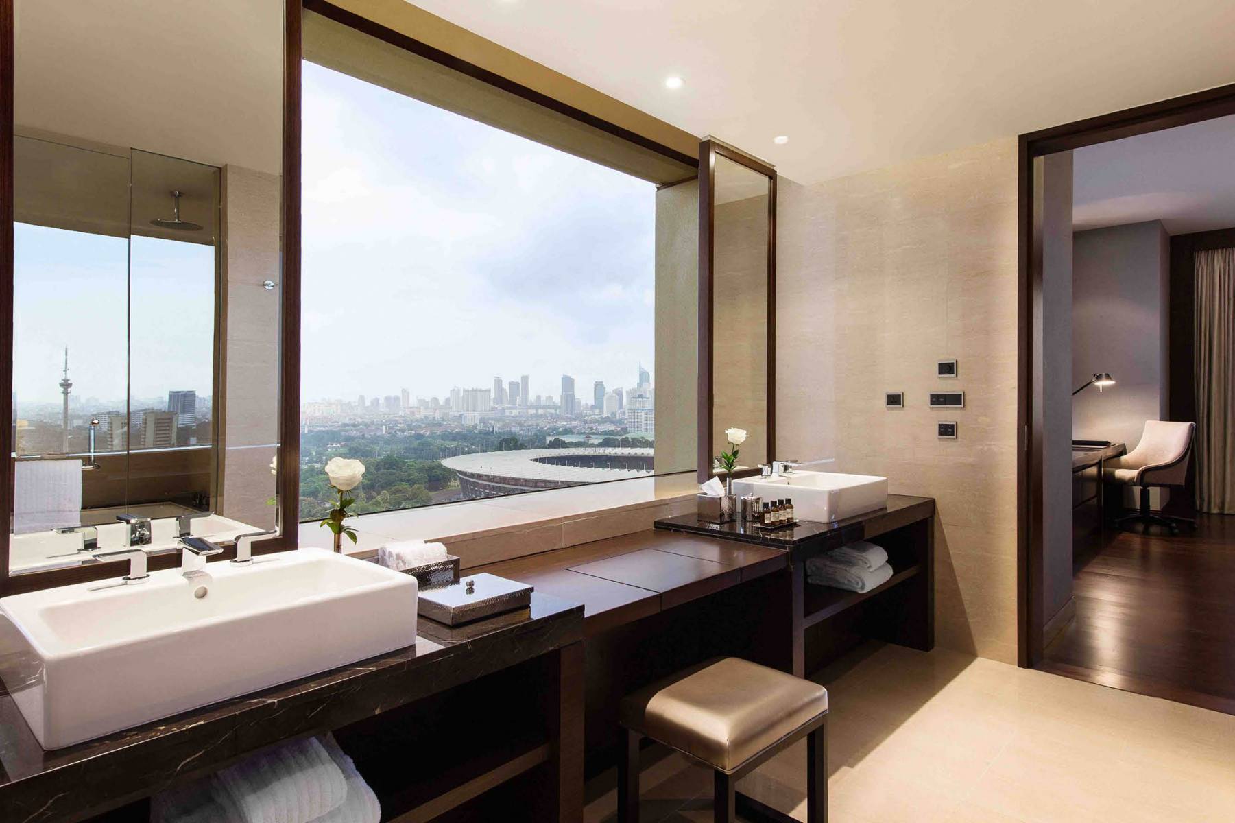 Gold Suite Bathroom