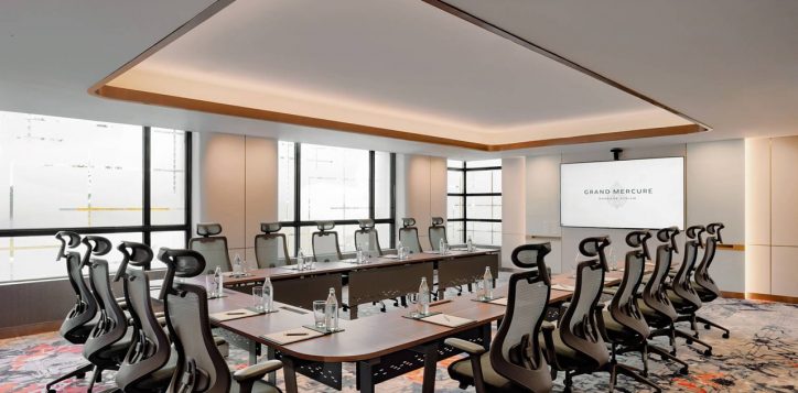 team-building-in-a-luxury-hotel-setting