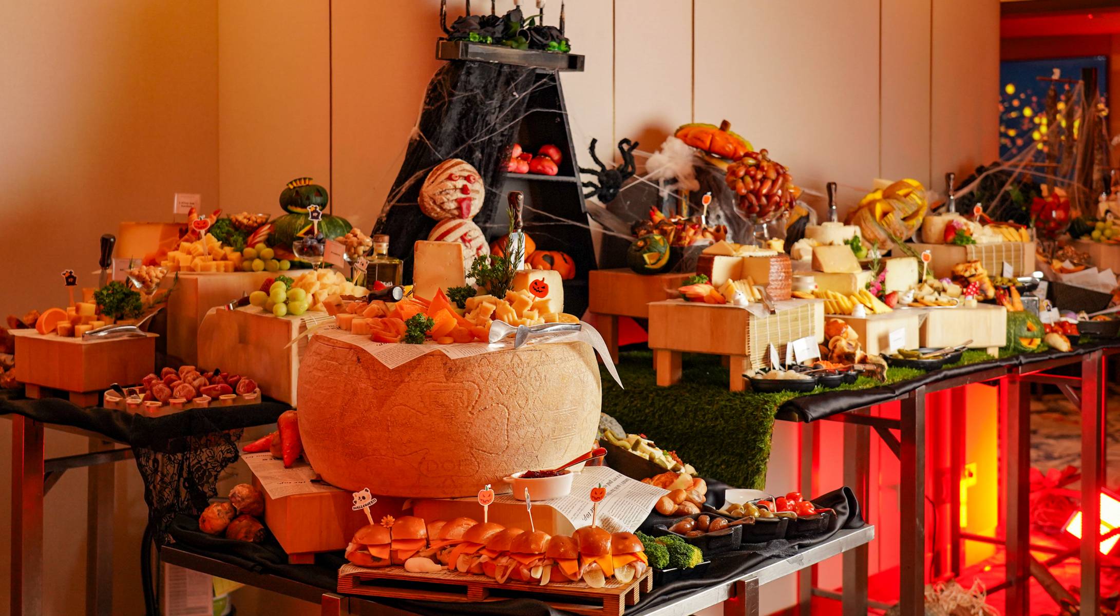 halloween-cheers-and-cheese-night