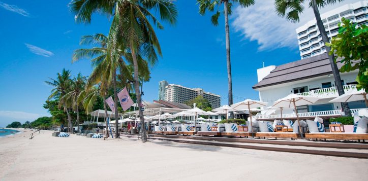 the-beach-club-bar