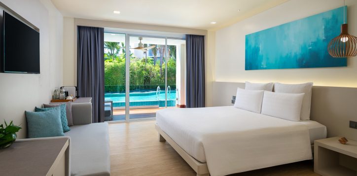 premium-pool-access-room