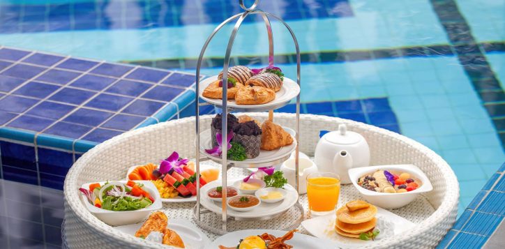 movenpick-myth-hotel-patong-phuket_floating-breakfast