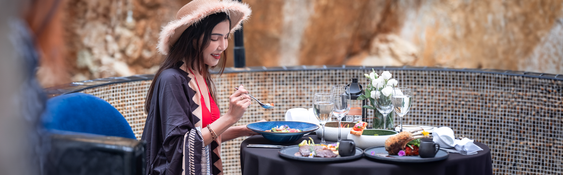 RESTAURANT & HOTELS GUIDE