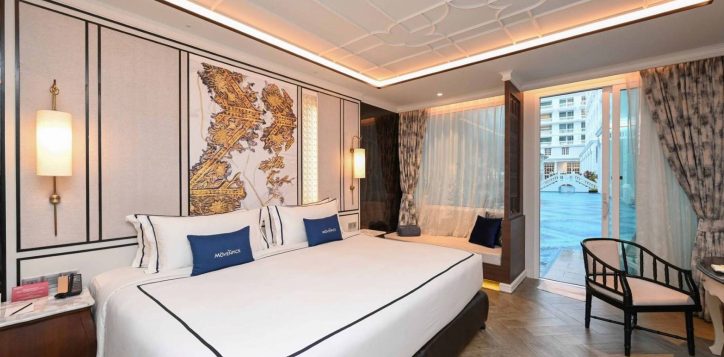 discover-oriental-floating-breakfast-h1-01