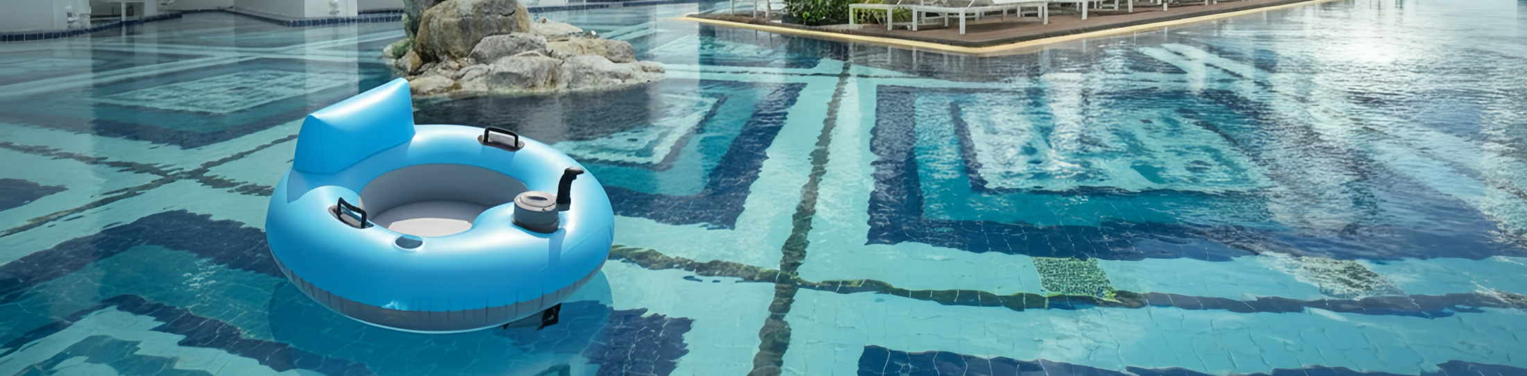ดื่มด่ำกับความสนุกที่ Azure Pool Bar