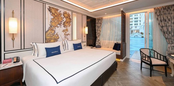 experience-a-5-star-hotel-buffet-in-phuket-01