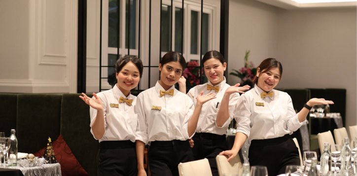 experience-a-5-star-hotel-buffet-in-phuket-05