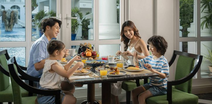 sunday-brunch-in-phuket-experience-movenpick-myth-brunch-buffet-01