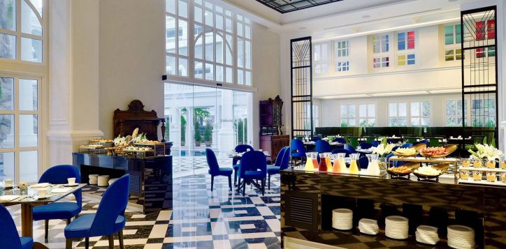 hotels-in-phuket-with-buffet-breakfast-morning-feasts-with-a-view-01