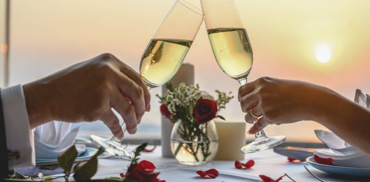 couple-enjoying-cheers-glass-wine-restaurant-sunset-valentine-s-couple-honeymoon-dinner-wine-romantic-concept-1