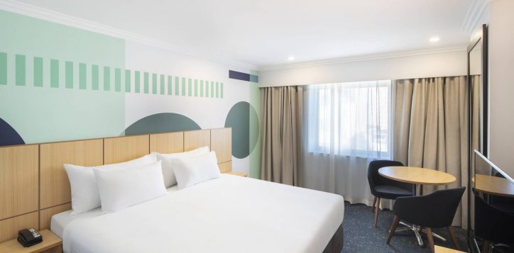 0023_ibis_styles_syd_central25thsepth2023-standard-queen-room-1