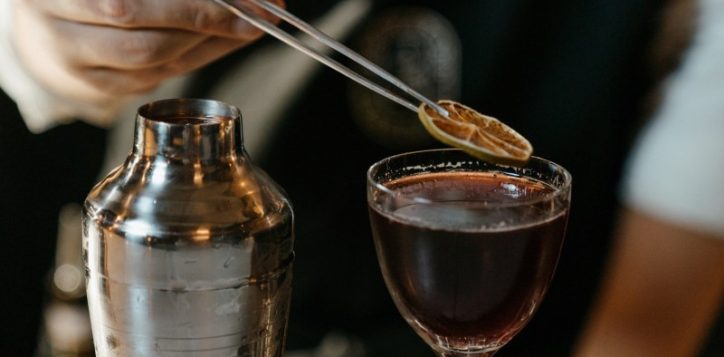 mixologist-cocktail