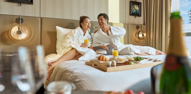 pullman-singapore-hill-street_lifestyle_breakfast-in-bed-2