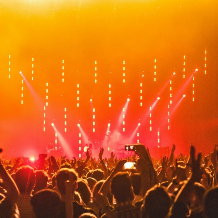 bryan-adams-roll-with-the-punches