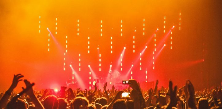 bryan-adams-roll-with-the-punches