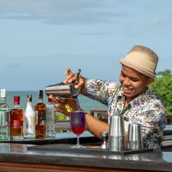 infinity-pool-bar-happy-hours