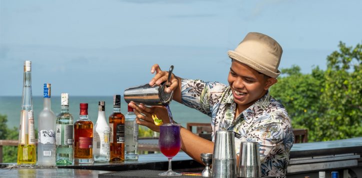 infinity-pool-bar-happy-hours