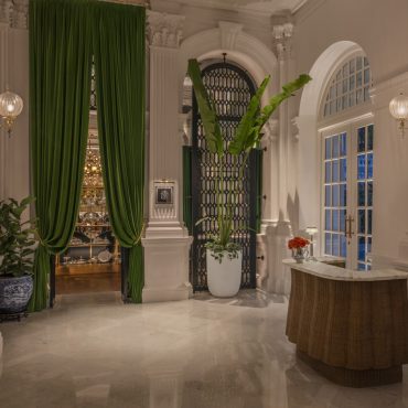 AD_RafflesSingapore_1887 by André Entrance Twilight 1_Ralf Tooten