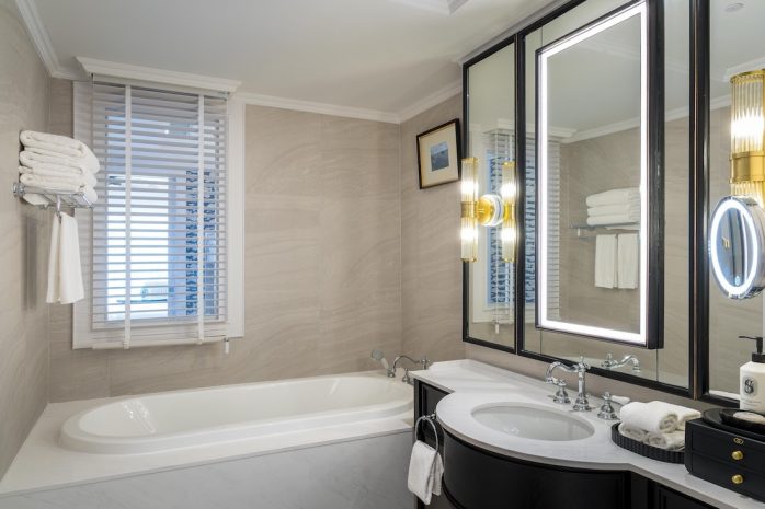 deluxe-family-room