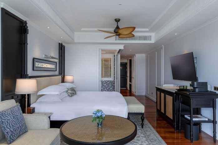 deluxe-family-room