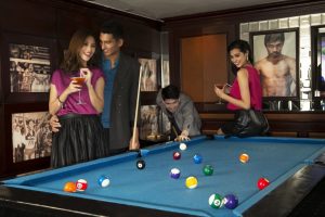 play billiards at snaps sport bar - sofitel hotel
