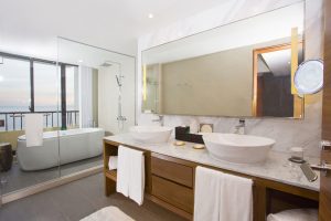 hotel staycation manila junior family suite bathroom - sofitel hotel manila